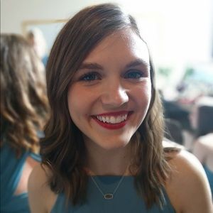 Meet your Posher, Abigail